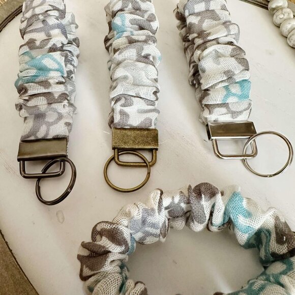 Blue & Green Vine Linen Scrunchie Keychain Wristlet - Picture 2 of 3